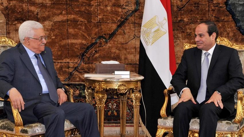الرئيس الفلسطيني يصل القاهرة للقاء الرئيس السيسي لبحث الأوضاع في غزة