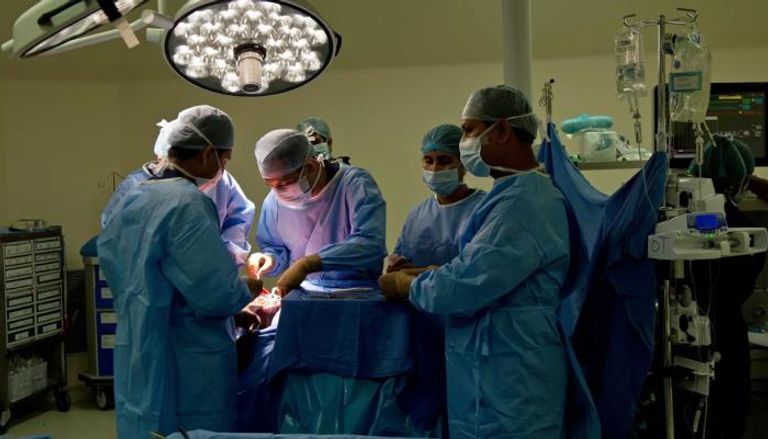 لأول مرَّة.. إعادة الحركة "ليد مشلولة" بزرع أعصاب من الساق