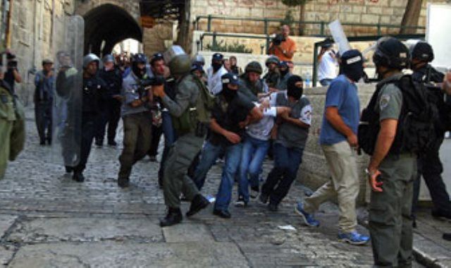 مستوطنون يقتحمون المسجد الأقصى.. والاحتلال يعتقل 11 فلسطينيا من الضفة