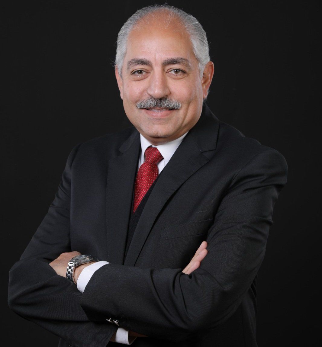 شقيق العامري فاروق ينفي شائعة وفاته وهذا هو موقفه الصحي