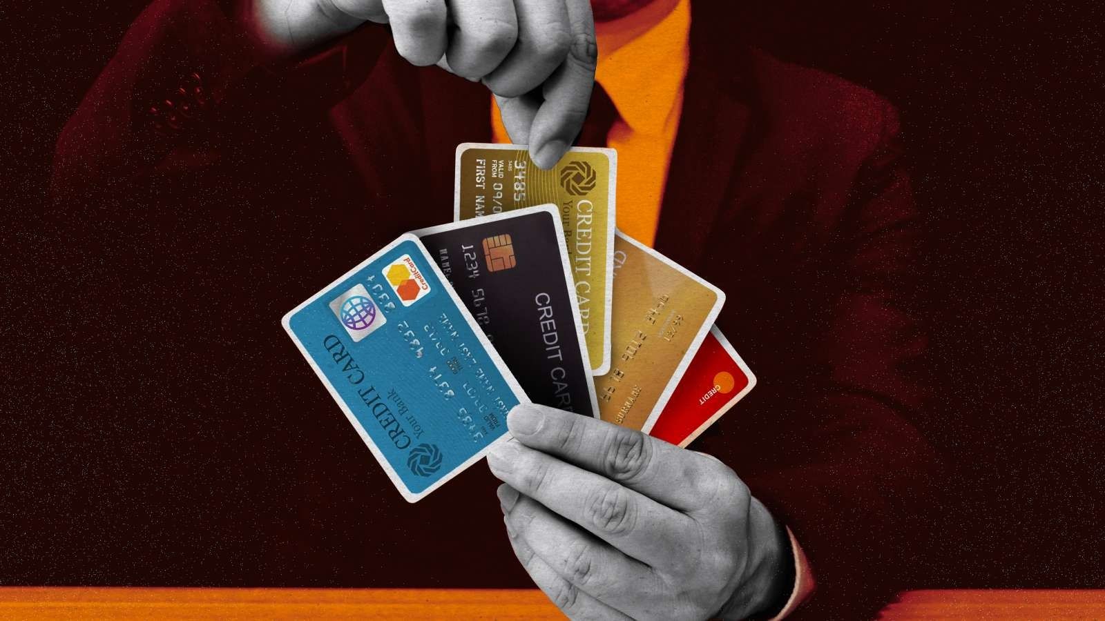 بنوك مصرية تبادر بتخفيض جديد "ضخم" لحدود استخدامات بطاقات الائتمان بالعملة الأجنبية