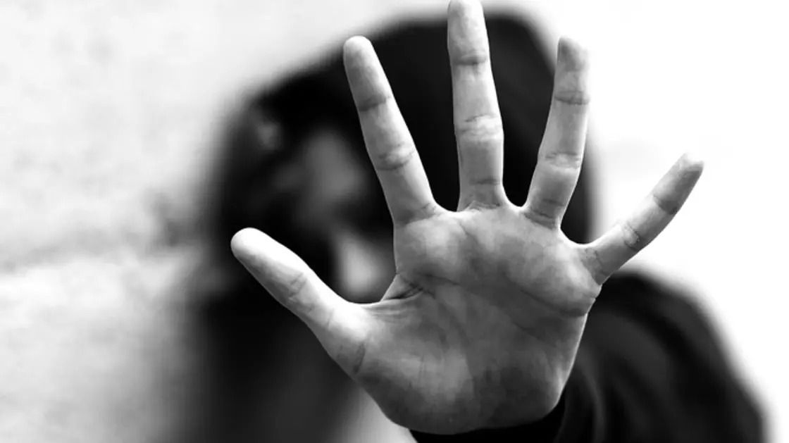 "تحرش بعشرات التلميذات".. إحالة مدرس ابتدائي بأسيوط للمحاكمة "شهاداتهن صادمة"