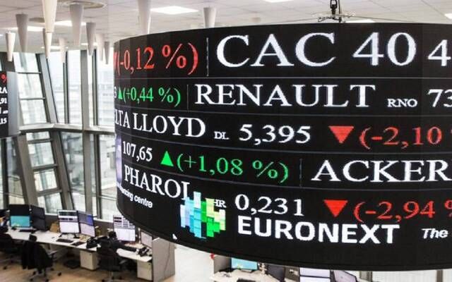 اللون الأحمر يسيطر على أغلبية مؤشرات الأسهم الأوروبية بنهاية تعاملات الجمعة