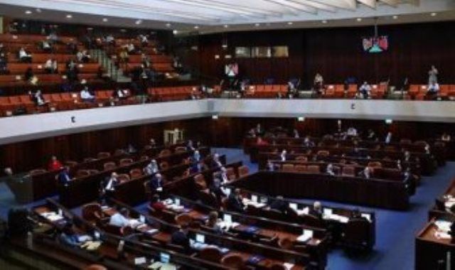الشرطة الإسرائيلية تفرق أهالى المحتجزين بغزة عقب اقتحام الكنيست