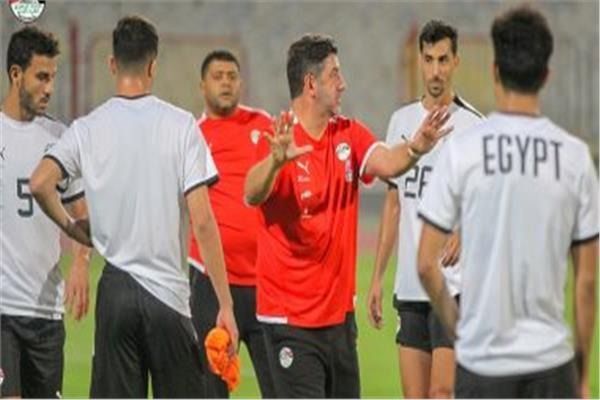 «لسنا جاهزين 100%».. فيتوريا يُثير قلق المصريين قبل موقعة الكونغو