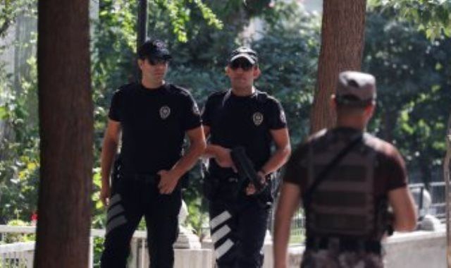 القاهرة الإخبارية: مسلح يحتجز 7 رهائن داخل مصنع شركة أمريكية فى تركيا