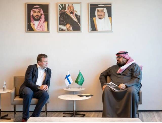 وزير الاقتصاد يبحث سبل تعزيز التعاون في عدة مجالات مع فنلندا