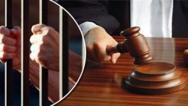 جنايات القاهرة تأمر بضبط وإحضار المتهمين الهاربين في قضية رشوة التموين