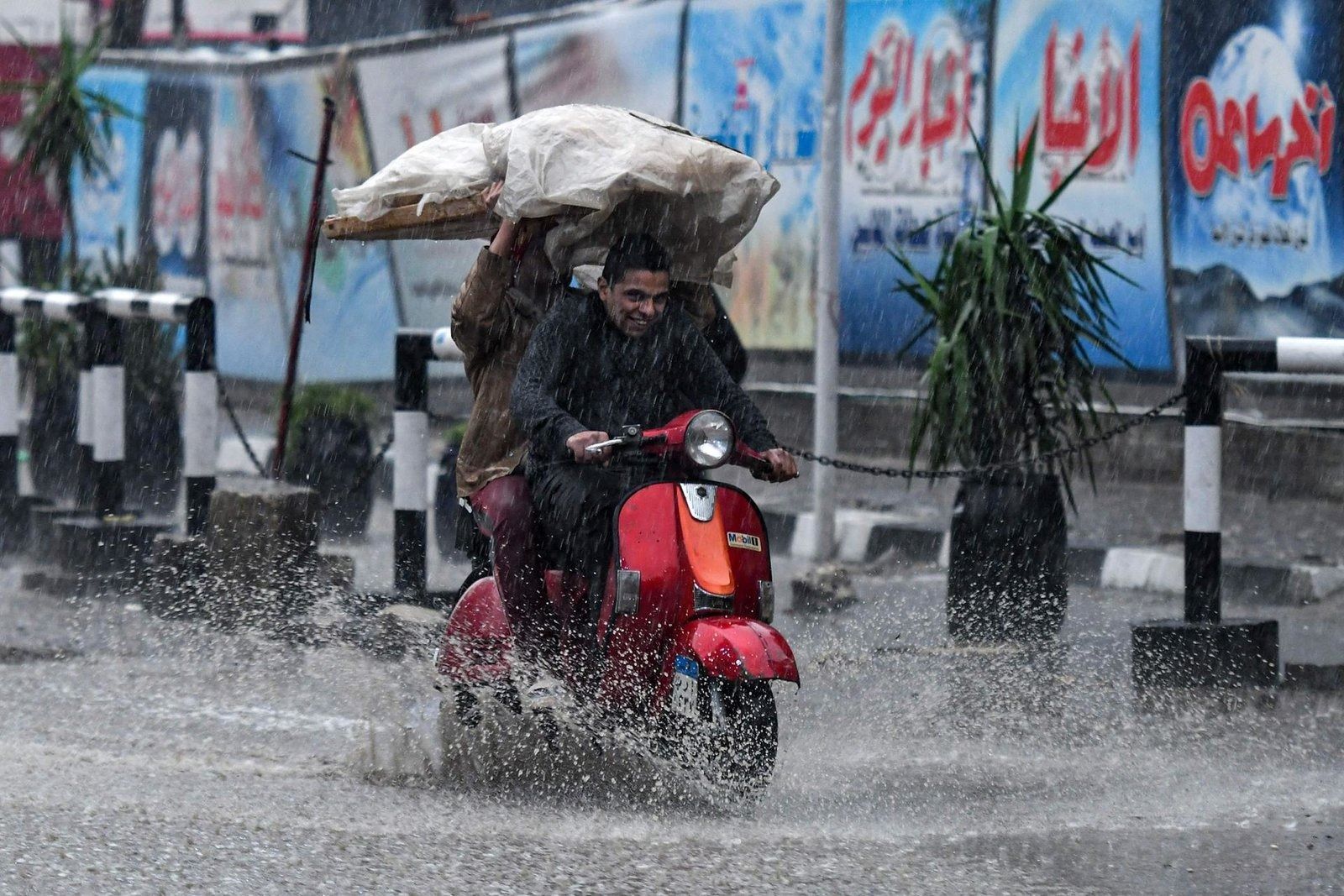مصر تحت الأمطار في خميس شتوي بامتياز.. "وتوقعات طقس الجمعة"