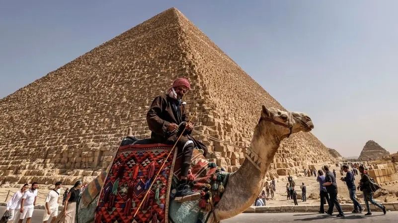 رسميًا | بالإجماع.. رفض مشروع "تبليط" هرم منقرع