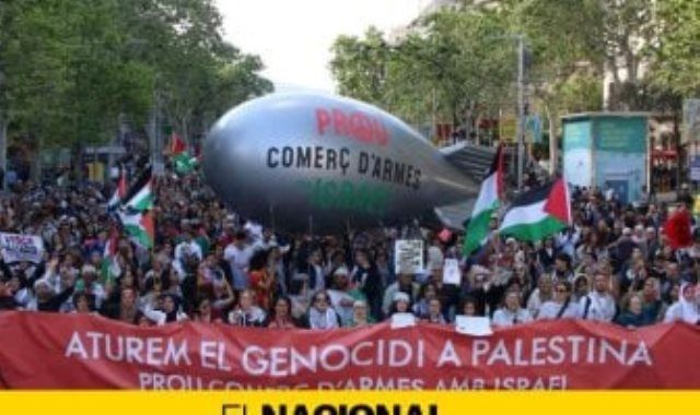 مظاهرات حاشدة فى برشلونة لدعم غزة ومطالبة الحكومة بقطع العلاقات مع إسرائيل