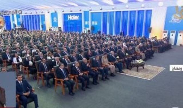 الرئيس السيسى يشاهد فيلما تسجيليا بعنوان: "سواعد الوطن" بحفل عيد العمال