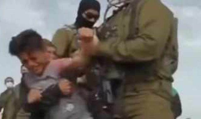 60 مستوطنا يقتحمون الأقصى.. والاحتلال يعتقل 25 فلسطينيا بينهم فتاة مقدسية