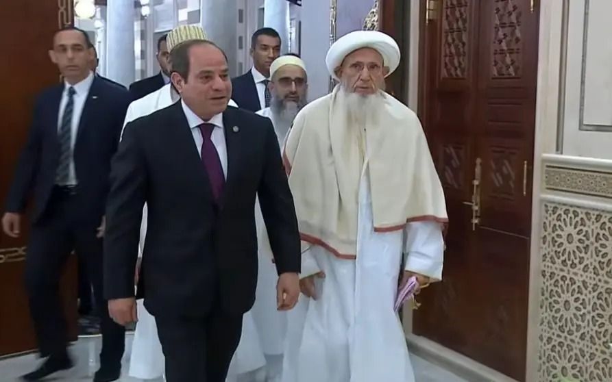 "صاحبة المقام".. الرئيس السيسي يفتتح مسجد "السيدة زينب" بعد تطويره