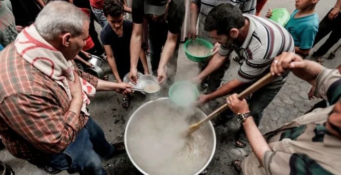 "لمنع المجاعة في غزة".. برنامج الأغذية العالمي يستغيث: نحتاج وصولا آمنًا للمساعدات