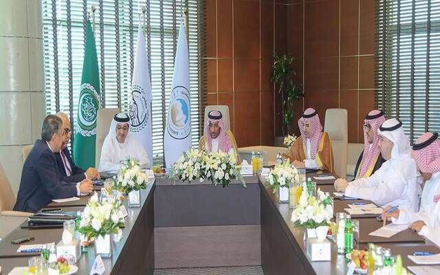 وزير الصناعة يبحث مع عدد من الشركات تعزيز التعاون في قطاع التعدين