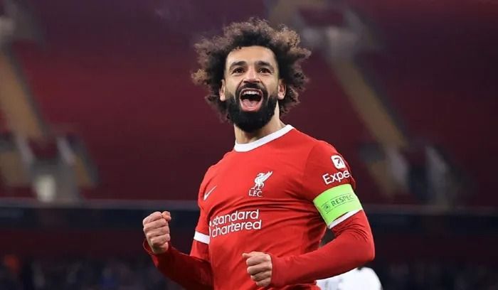 صورة | محمد صلاح يواجه منتقديه بكتاب "مُحاط بالحمقى"