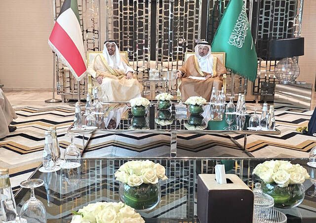 الكويت والسعودية تبحثان تعزيز التعاون الاقتصادي والاستثماري