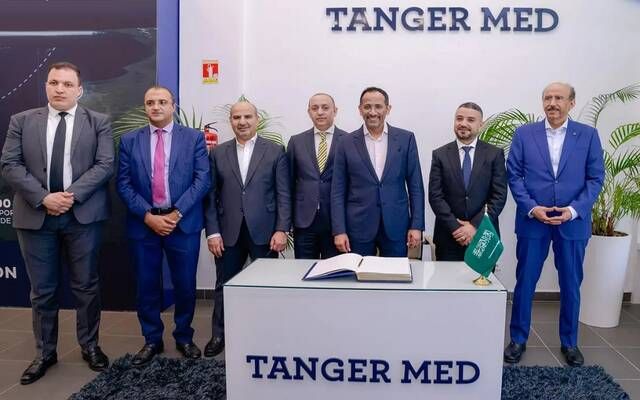 وزير الصناعة يزور ميناء طنجة ويبحث مع مسؤوليه تعزيز التعاون بالخدمات اللوجستية