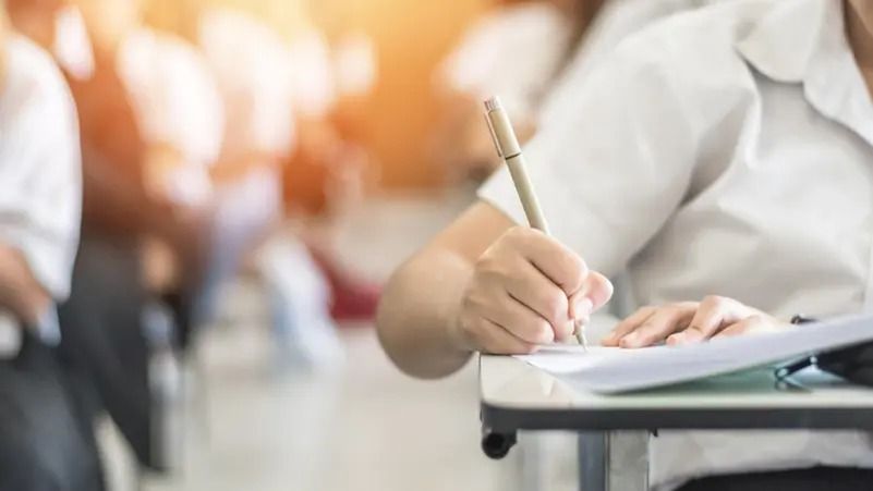 انتحار طالب ثانوية عامة.. ووفاة آخر "داخل لجنة الامتحان"