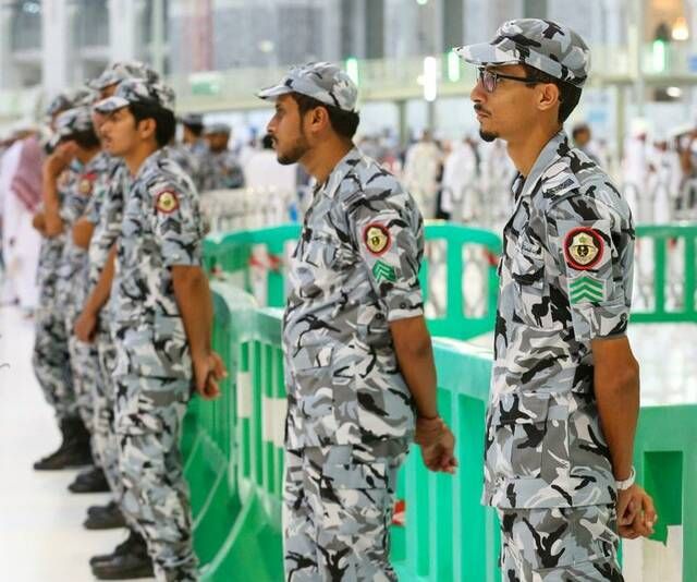 الداخلية: قرارات إدارية بحق 10 أشخاص نقلوا 71 مخالفًا ليس لديهم تصريحًا بالحج