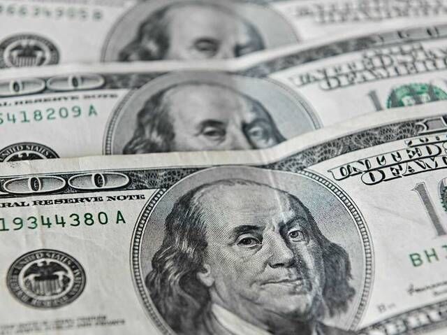 الدولار يرتفع مع ترقب المزيد من الدلالات حول خفض الفائدة