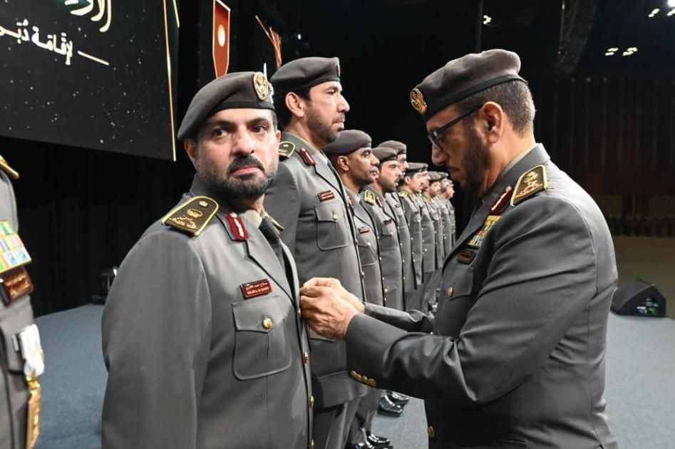«إقامة دُبيّ» تكرّم منتسبيها وتقلّدهم الأوسمة وشارتي «السعادة وإكسبو»