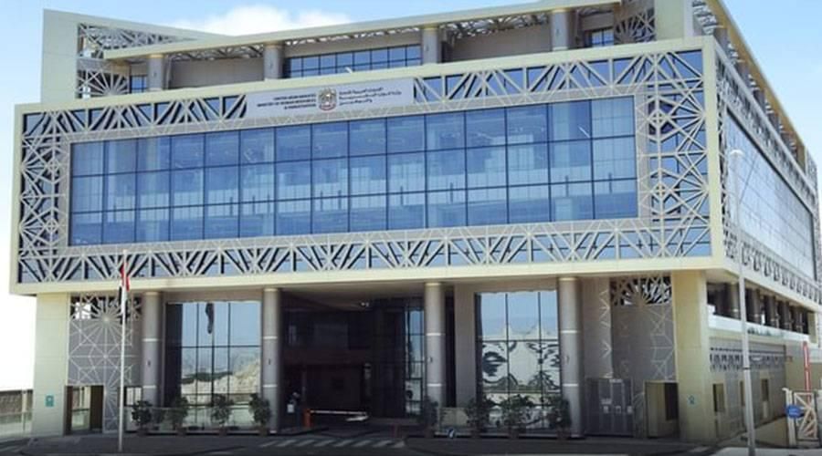 الإمارات.. 6 تحسينات جديدة في خدمة «تجديد تصريح العمل»