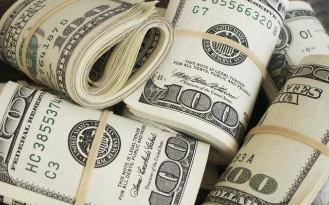 الدولار يرتفع قرب 160 ين رغم تحذيرات السلطات اليابانية