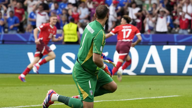 سويسرا تطيح بإيطاليا من يورو 2024 "لعنة البطل تترسَّخ"