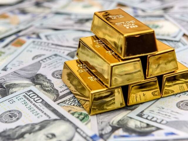 ارتفاع الذهب مع تراجع الدولار وترقب بيانات أمريكية