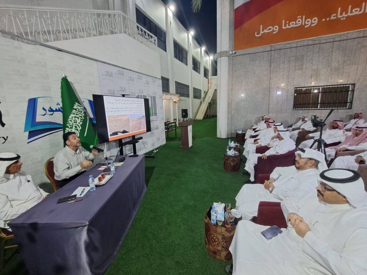 العراقي قصي التركي يحاضر عن المدافن الحجرية بأدبي الطائف