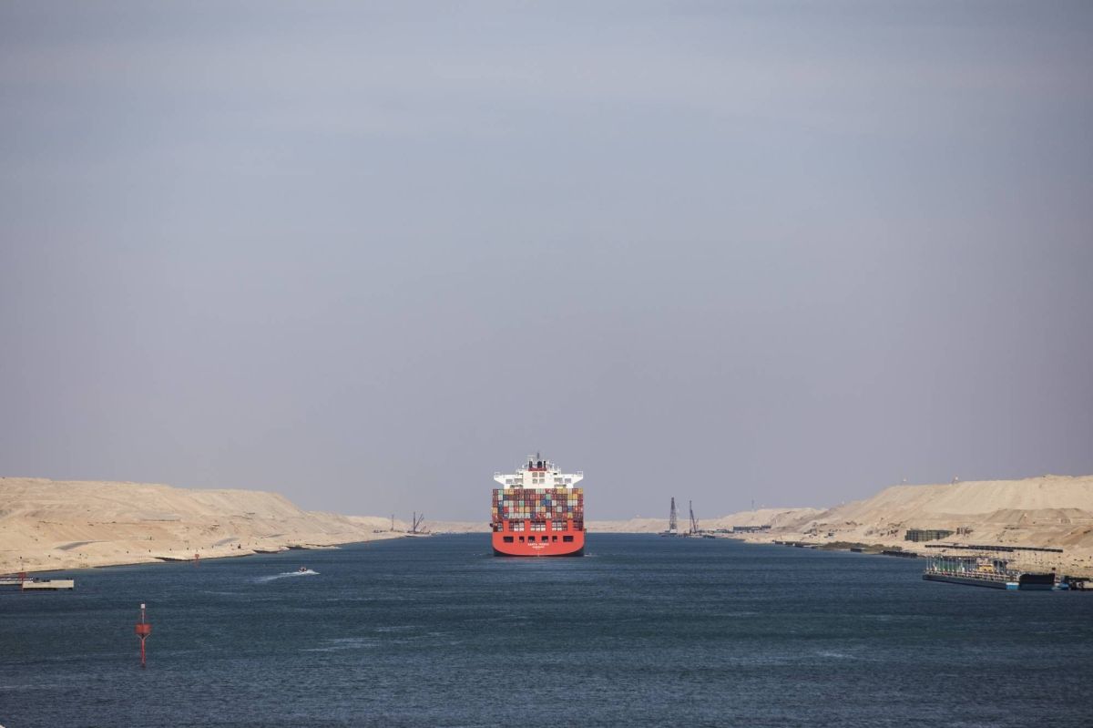 مصر: لن نبيع قناة السويس ولا بمليار