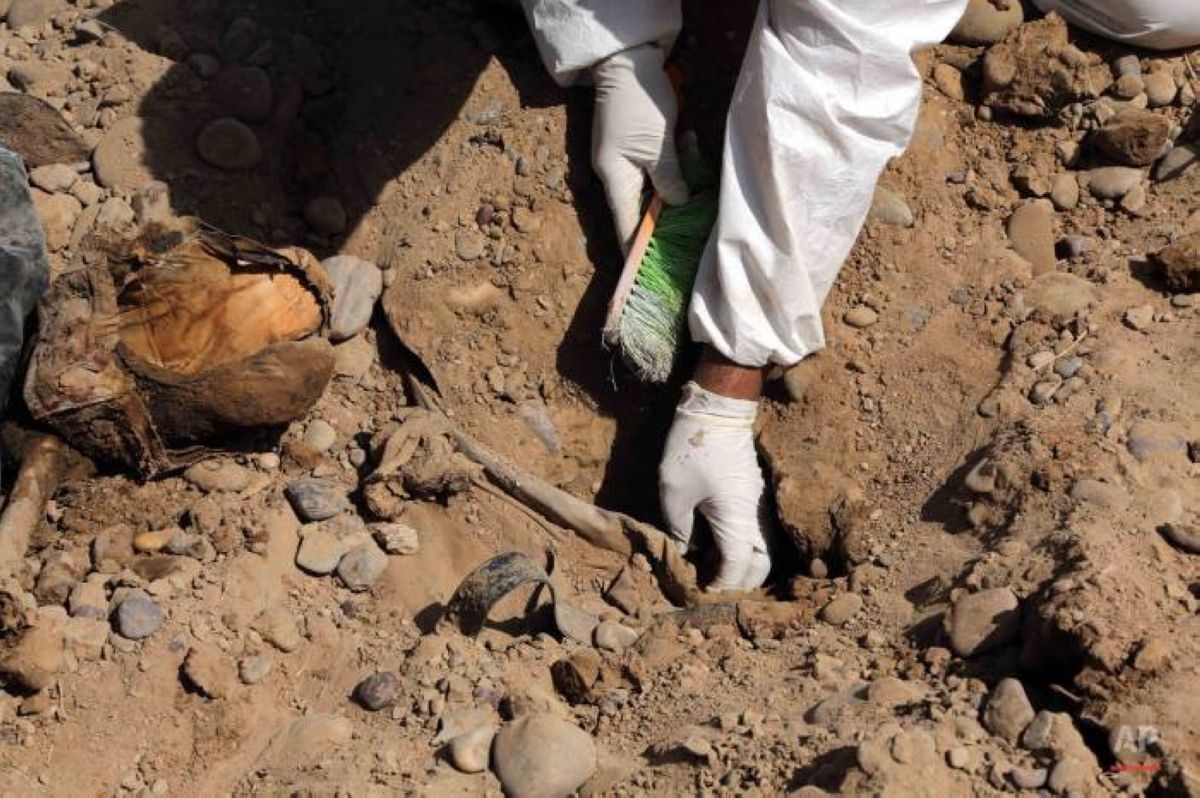 العراق يبحث عن رفاة ضحايا داعش في مقبرة جماعية