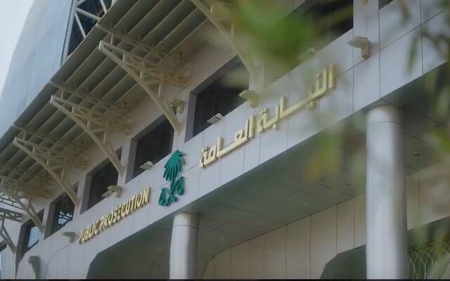 النيابة العامة تطالب بعقوبات مشددة على وافدين لغشهم بتخزين 55 طن لحوم فاسدة