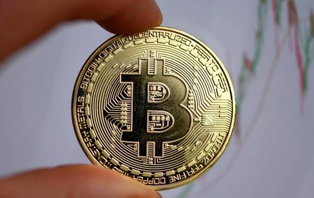 التفاؤل بفوز "ترامب" يرفع أسعار "بتكوين" لـ67 ألف دولار