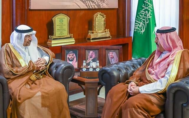 الفالح يناقش مع أمير منطقة حائل سبل جذب الاستثمارات الوطنية والأجنبية للمنطقة