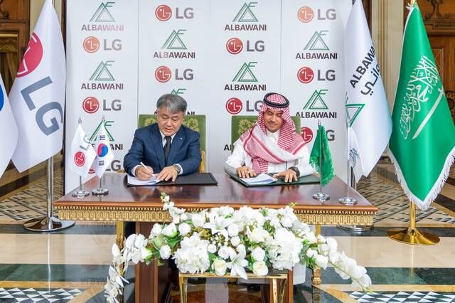 "البواني" توقع مذكرة مع “إل جي” لتقديم حلول المنازل والمدن الذكية