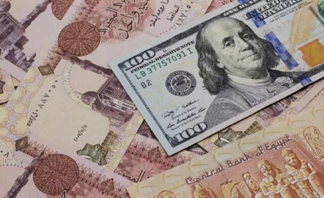 انخفاض سعر الدولار أمام الجنيه المصري 1% دون الـ49 جنيهاً