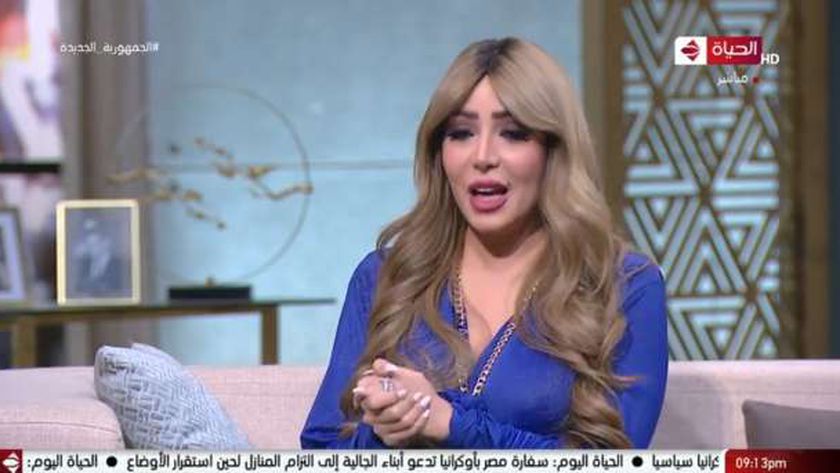 نقل الإعلامية إيمان أبو طالب للمستشفى بعد تعرضها لحادث