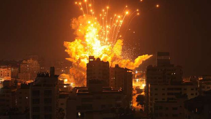 «القاهرة الإخبارية»: قصف مدفعي إسرائيلي وإطلاق قنابل إنارة على حي الزيتون في غزة