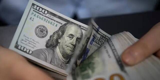 الدولار يتراجع مع تقييم مخاطر الشرق الأوسط وخفض الفائدة الأمريكية