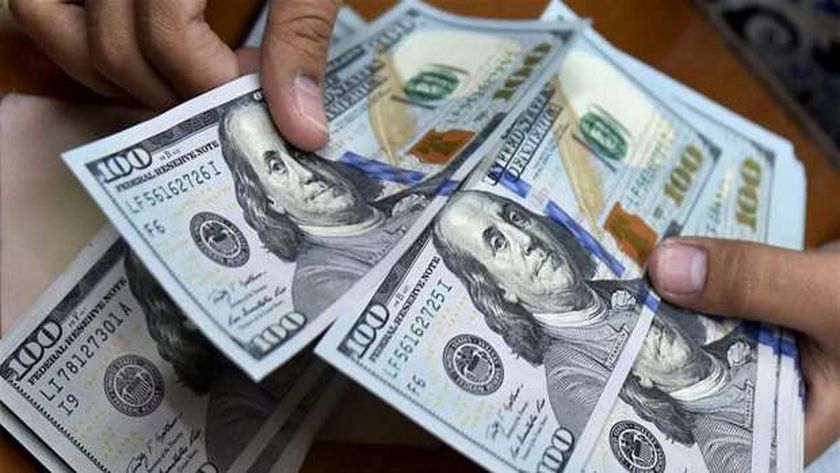 اعرف آخر سعر للدولار مقابل الجنيه قبل بدء التعاملات في البنوك المصرية