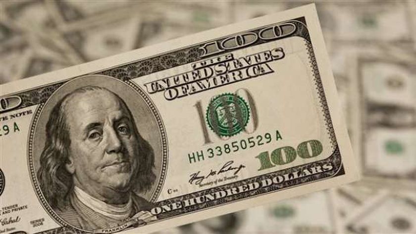 بعد التراجع الأخير.. سعر الدولار مقابل الجنيه في البنوك بختام تعاملات اليوم