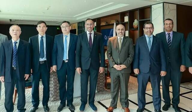 وزير الصناعة يبحث فرص الاستثمار في الليثيوم والنحاس مع كبرى الشركات الصينية