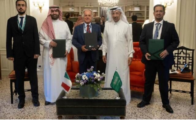 "الاستثمار" و"الصناعات العسكرية" توقعان مذكرة تفاهم مع شركة إليترونيكا الإيطالية