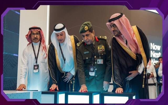 إطلاق مشروع البوابات الذكية لتسهيل إجراءات المسافرين في مطار خليج نيوم