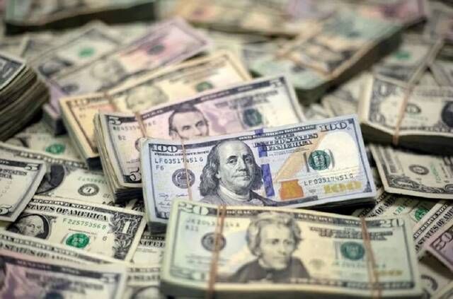 ارتفاع الدولار مع تراجع الرهانات على خفض كبير للفائدة الأمريكية