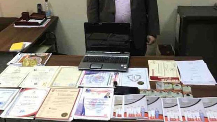 ضبط شخص لإدارته كيان تعليمي دون ترخيص بالقاهرة