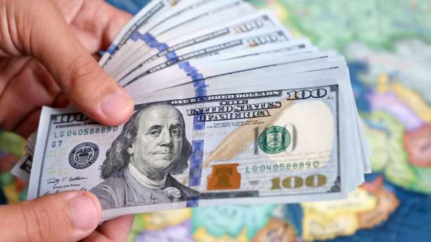 هل سيتراجع سعر الدولار إلى 40 جنيها؟.. خبير مصرفي يوضح